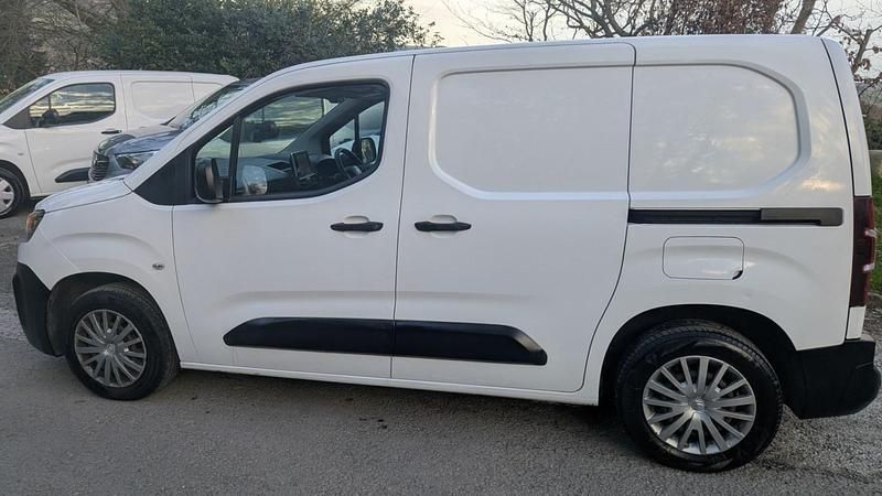 Used Citroën Berlingo 75 HP (55 kW) 2020 White MPV