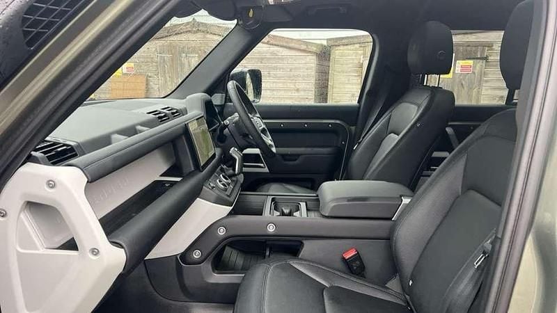 Used Land Rover Defender SE Dynamic 300 HP (220 kW) 2023 Green SUV