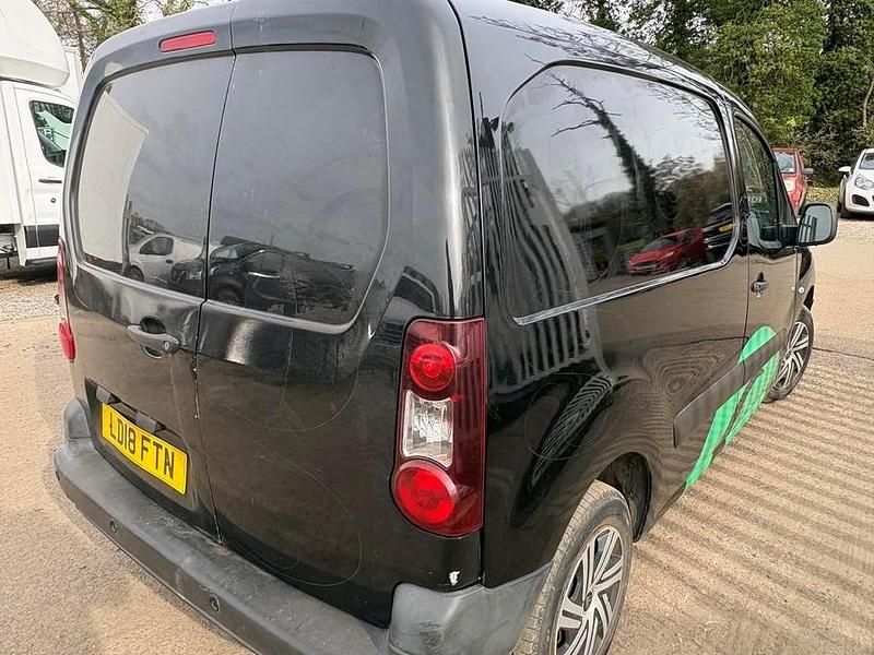 Used Citroën Berlingo 100 HP (73 kW) 2018 Black MPV
