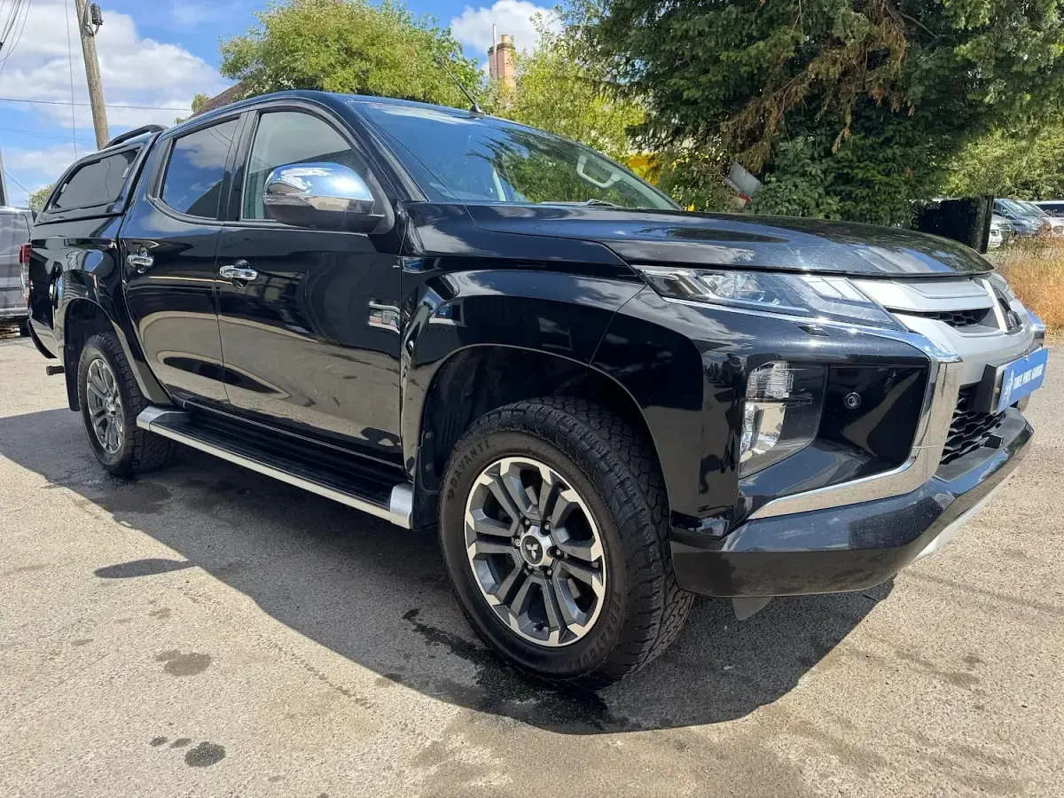 Used Mitsubishi L200 150 HP (110 kW) 2019 Black Pickup