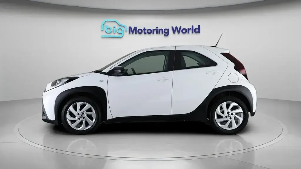 Usado Toyota Aygo X PURE 72 HP (52 kW) 2022 Branco SUV