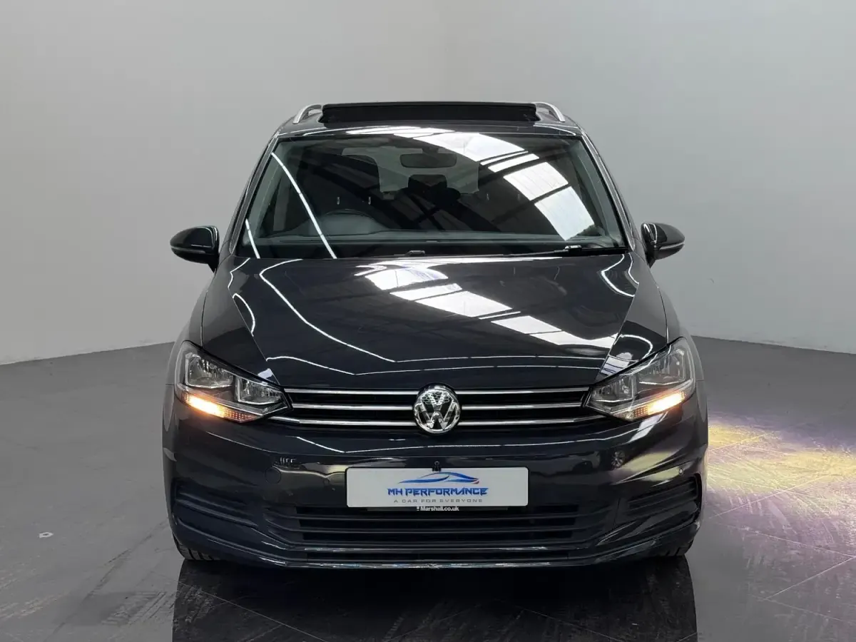 Usado VW Touran Family 115 HP (84 kW) 2018 Cinzento Monovolume
