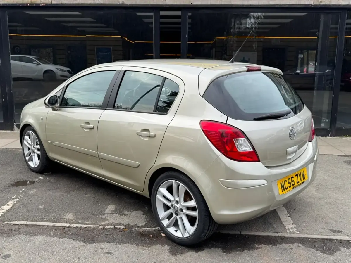 Używany Vauxhall Corsa Design Edition 90 KM (66 kW) 2007 Złoty Hatchback