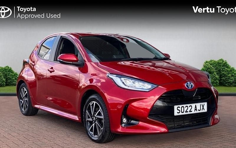 Used 2025 Toyota Yaris Hybrid Design Hatchback | £16,587 (Super price) - Image 1/4