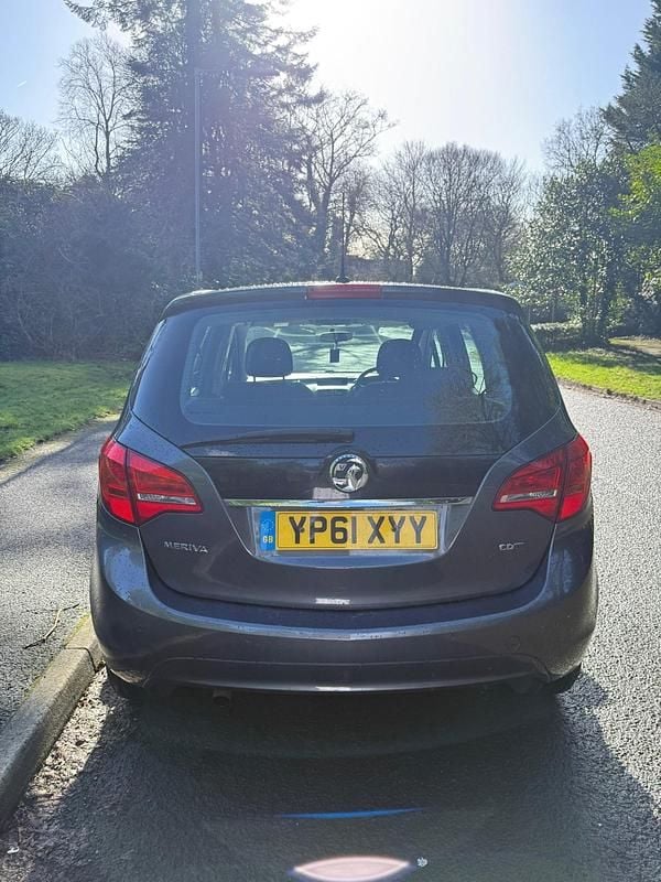 Używany Vauxhall Meriva 2011 Szary Minivan
