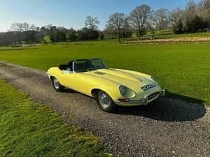 Used Jaguar E-Type 269 HP (197 kW) 1968 Yellow Cabriolet
