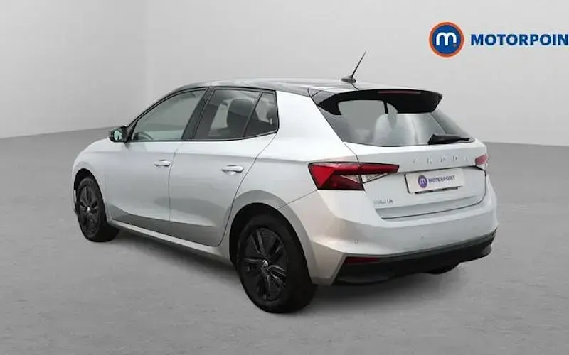 Używany Skoda Fabia Colour Edition 80 KM (58 kW) 2024 Srebrny Hatchback