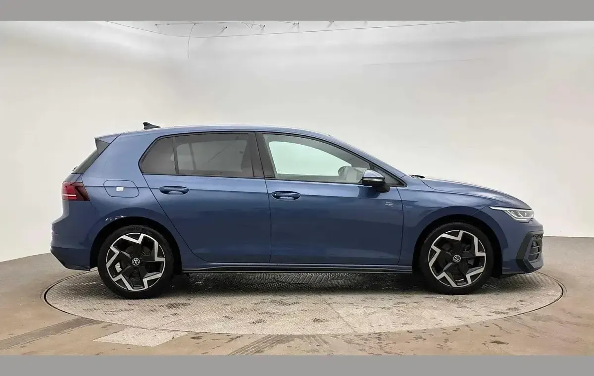 Used VW Golf VIII R-line 147 HP (108 kW) 2025 Blue Hatchback