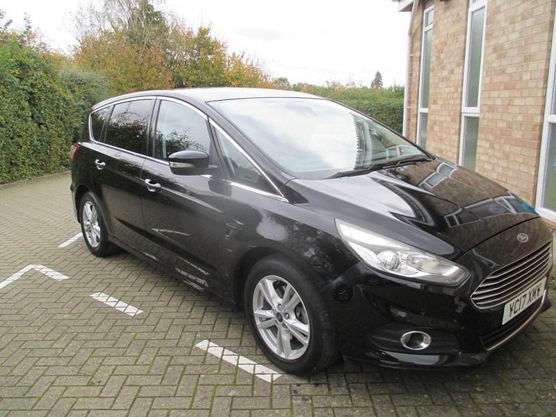 Black Used 2017 Ford S-MAX Titanium MPV | £9,691 (Good price) - Image 1/4