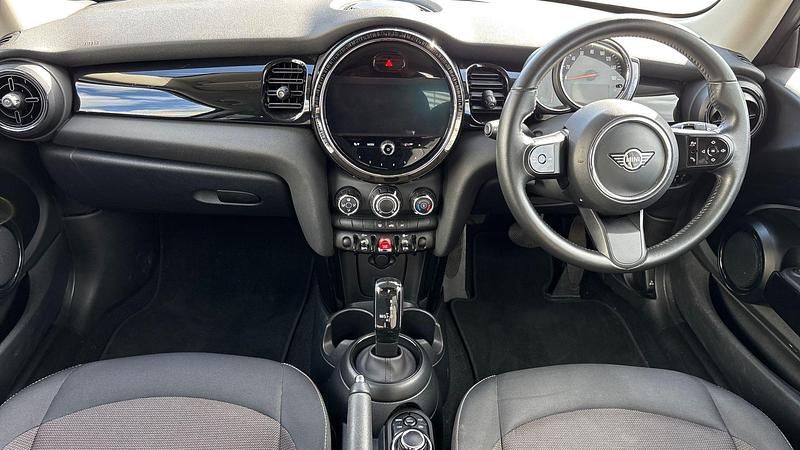 Usado Mini Cooper Classic 134 HP (98 kW) 2022 Preto Citadino