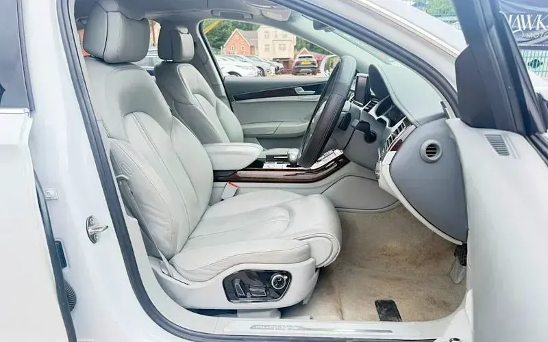 Used Audi A8 Advanced 258 HP (189 kW) 2015 White Sedan