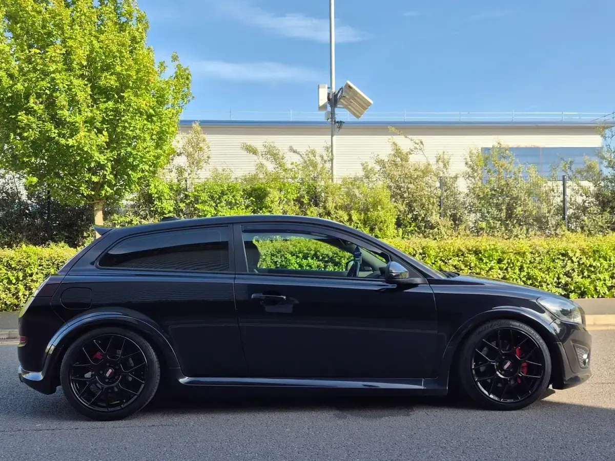 Used Volvo C30 R-Design 360 HP (264 kW) 2012 Black Hatchback