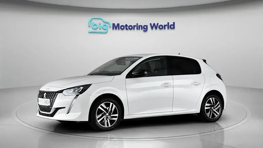 Used Peugeot 208 Allure+ 100 HP (73 kW) 2022 White Hatchback