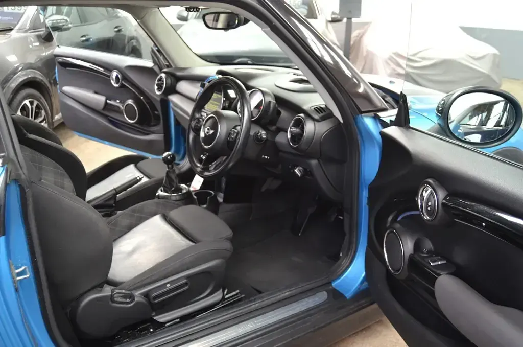 Used Mini Cooper D Hatch 2015 Blue Hatchback