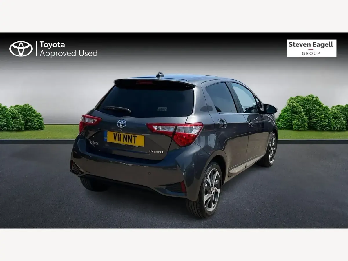 Used Toyota Yaris 100 HP (73 kW) 2018 Grey Hatchback
