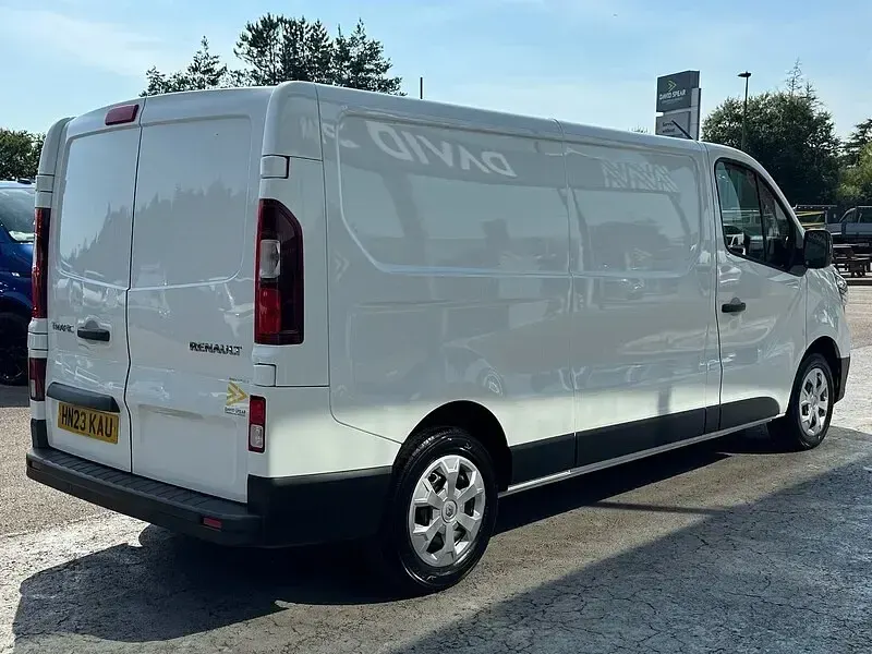 Used Renault Trafic Business 130 HP (95 kW) 2023 White MPV