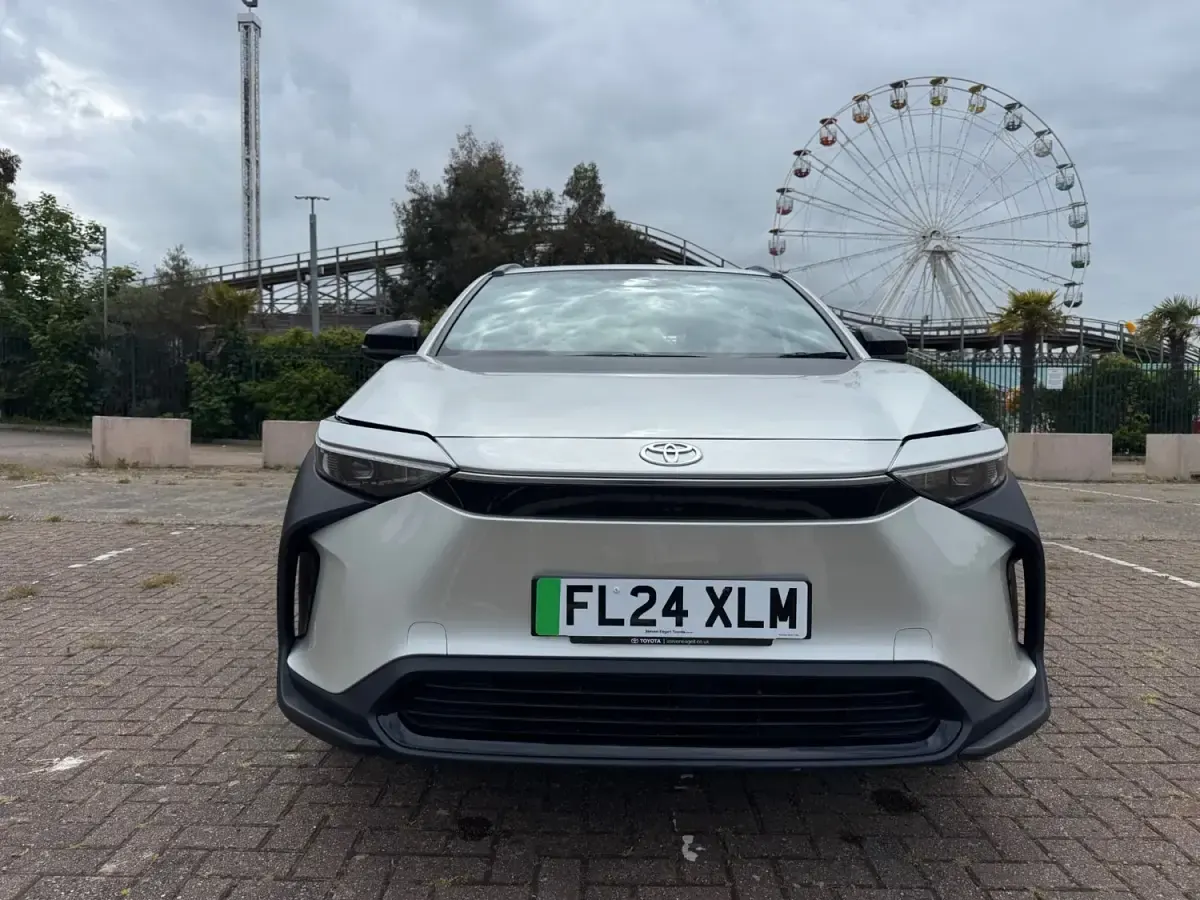 Gebraucht Toyota bZ4X PURE 150 kW (204 PS) 2024 Silber SUV