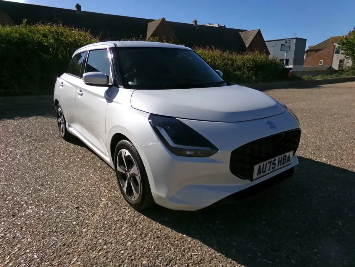 Używany Suzuki Swift 2025 Biały Hatchback