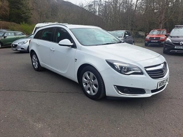 Used Vauxhall Insignia SRi 140 HP (102 kW) 2015 White Estate