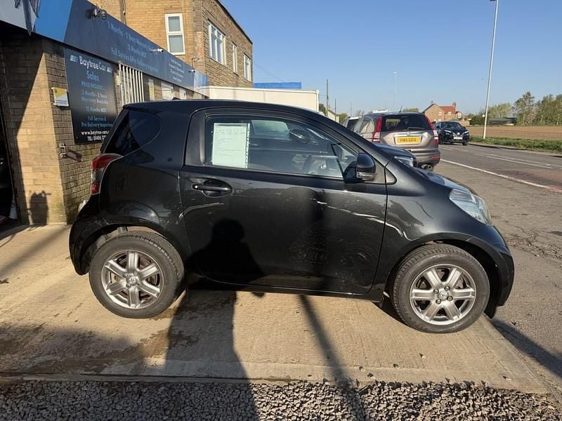Usado Toyota iQ 68 HP (50 kW) 2009 Preto Citadino