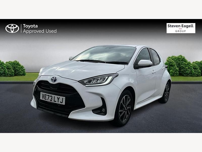 Used Toyota Yaris Hybrid Design 2024 White Hatchback
