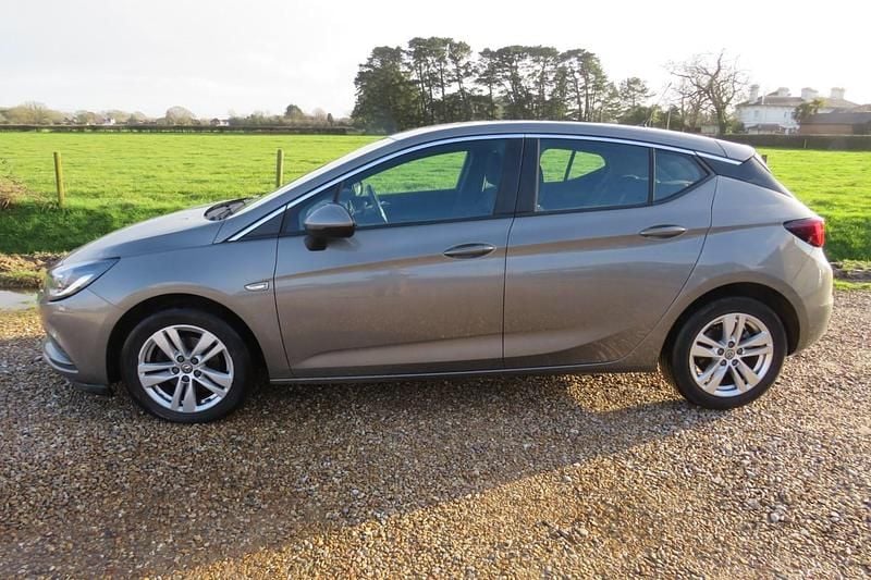 Used Vauxhall Astra Design Edition 136 HP (100 kW) 2016 Grey Hatchback