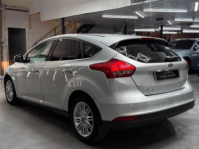 Used Ford Focus Zetec 120 HP (88 kW) 2017 Silver Hatchback