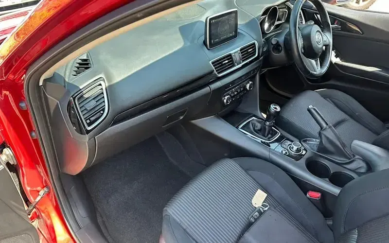 Used Mazda 3 120 HP (88 kW) 2015 Red Hatchback