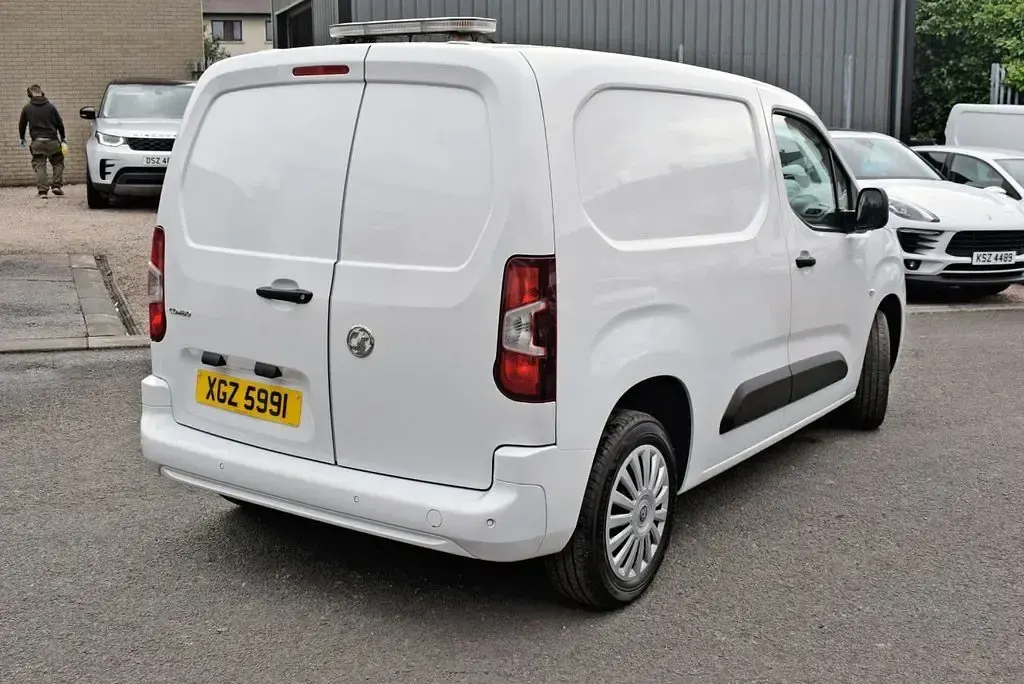 Used Vauxhall Combo Sportive 100 HP (73 kW) 2022 White MPV