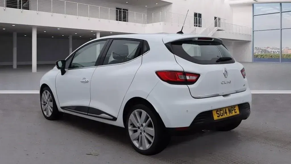 Used Renault Clio Dynamique 90 HP (66 kW) 2014 White Hatchback