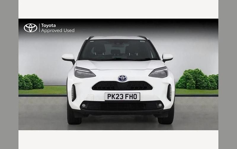 Used Toyota Yaris Cross Design 113 HP (83 kW) 2023 White SUV