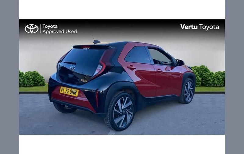 Used Toyota Aygo X 72 HP (52 kW) 2022 Red SUV