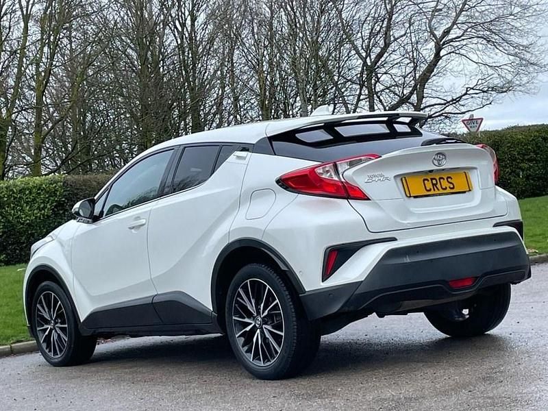 Used Toyota C-HR 115 HP (84 kW) 2017 White SUV