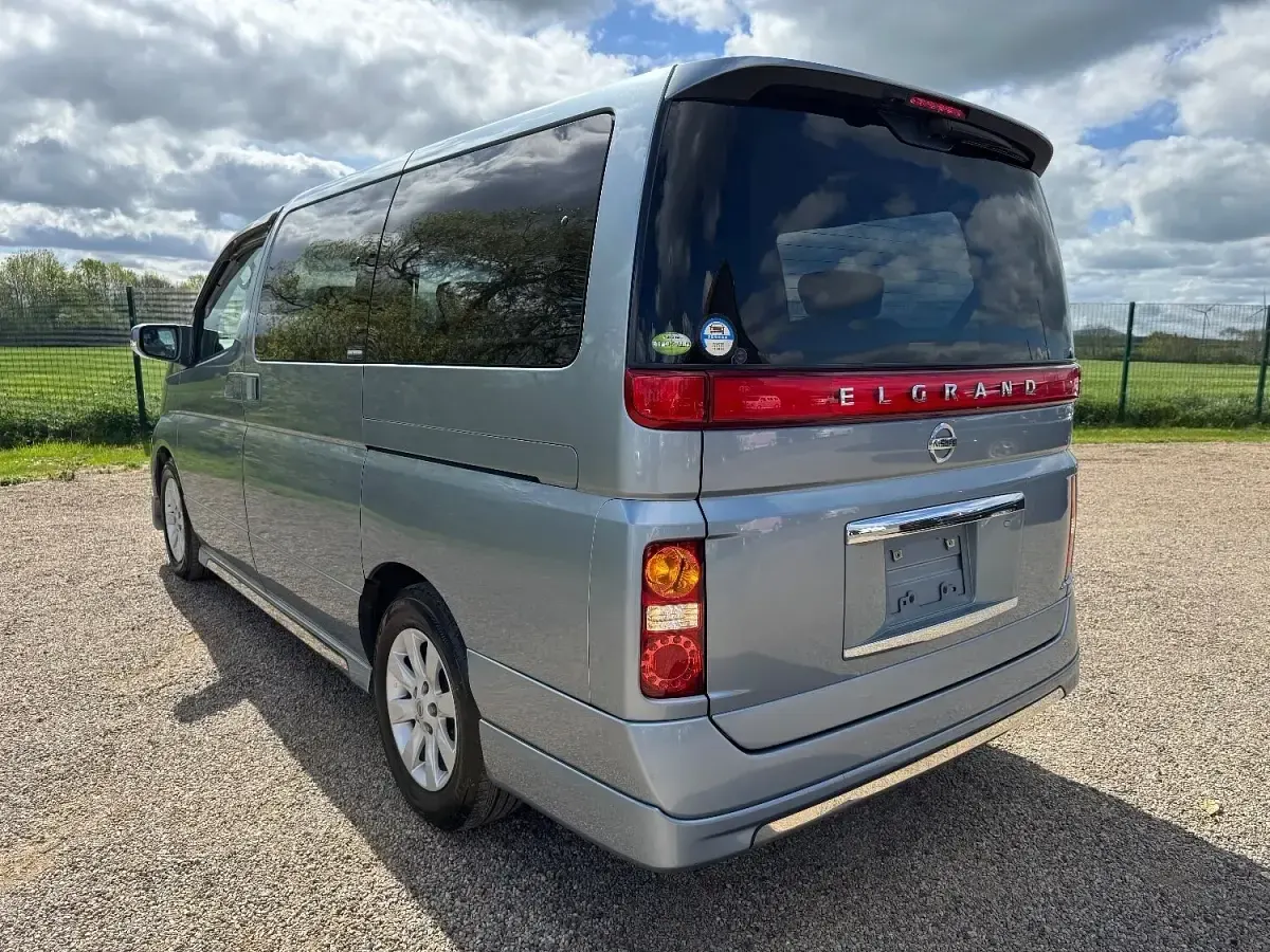 Usado Nissan Elgrand 2005 Azul Monovolumen