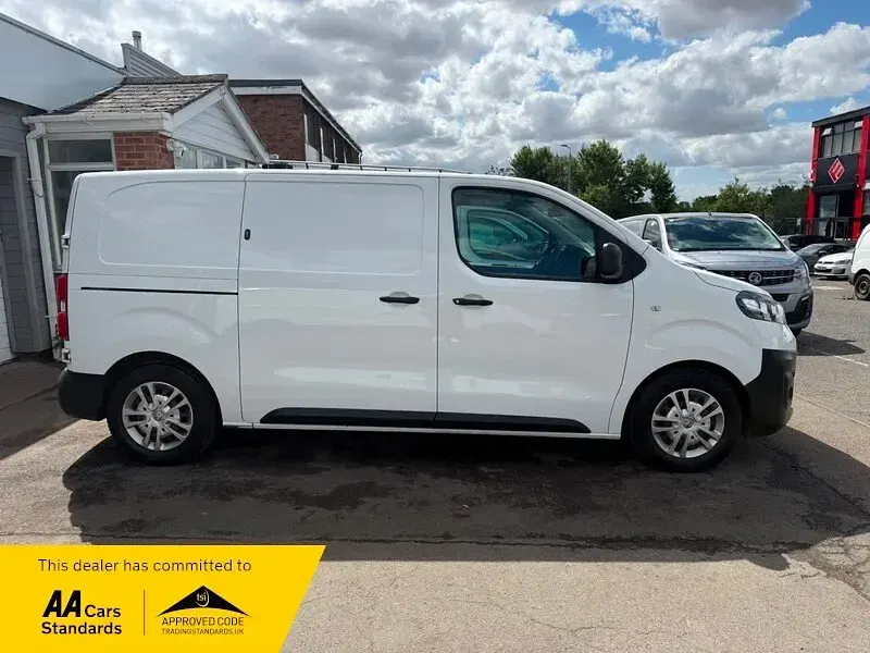 Used Vauxhall Vivaro 100 kW (136 HP) 2021 White MPV