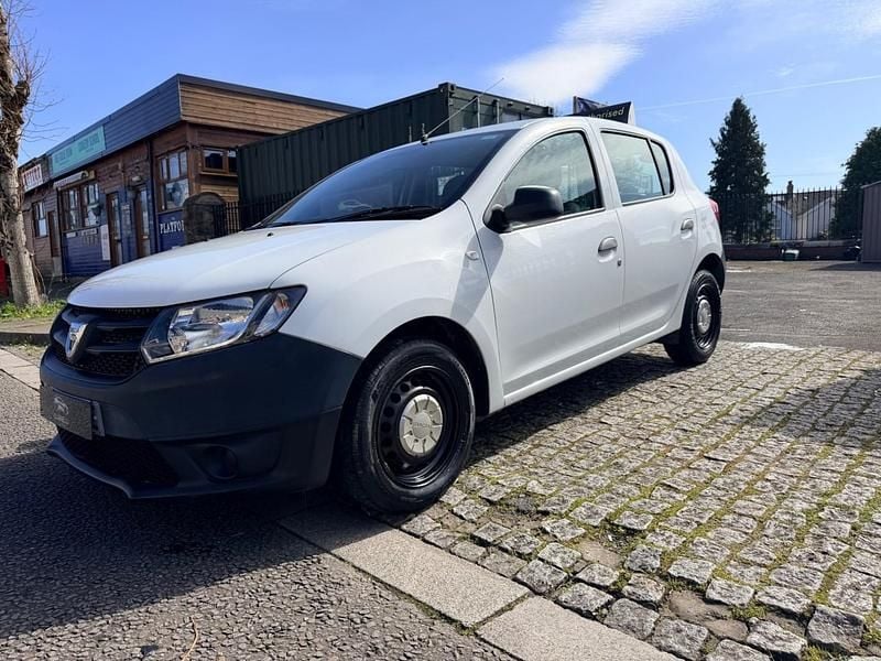 Used Dacia Sandero Acces 74 HP (54 kW) 2015 White Hatchback