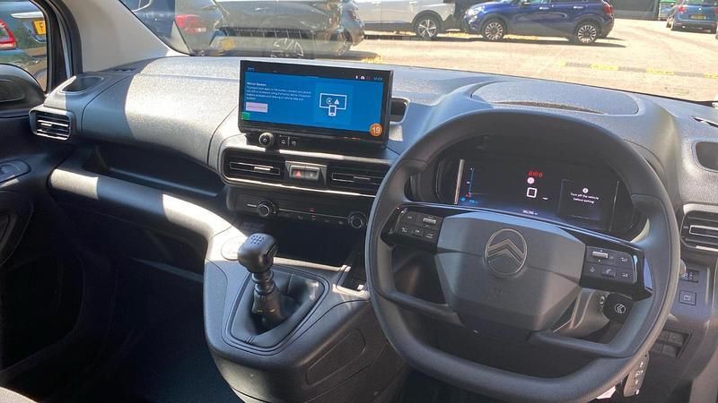 White Used 2024 Citroën Berlingo MPV | £16,500 (A bit pricey) - Image 1/4