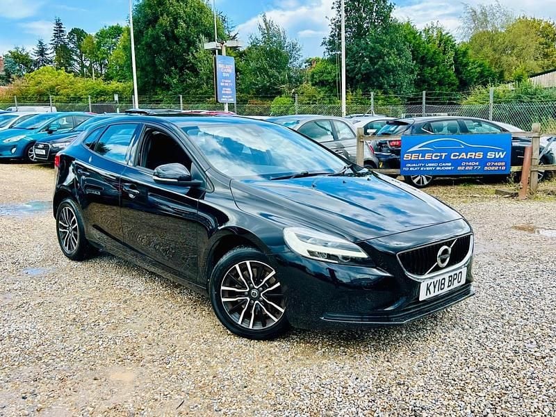 Black Used 2018 Volvo V40 Momentum Estate | £8,295 (Fair price) - Image 1/4