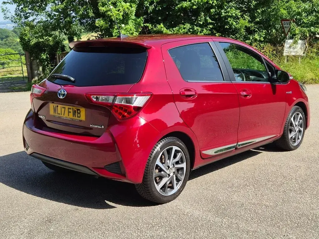 Used Toyota Yaris 2017 Red Hatchback
