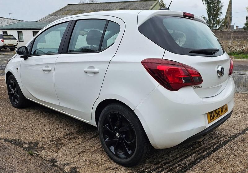 Used Vauxhall Corsa SRi 90 HP (66 kW) 2016 White Hatchback