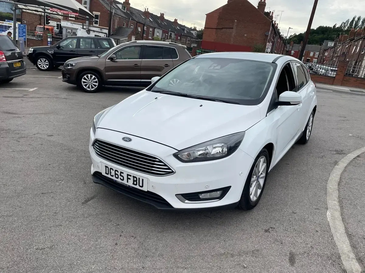 Used Ford Focus Titanium 2015 White Hatchback