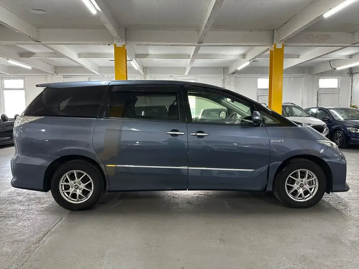 Used Toyota Estima 2026 Blue