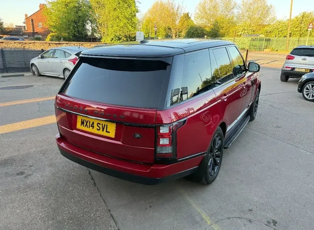 Begagnad Land Rover Range Rover Vogue 306 HK (225 kW) 2014 Röd SUV