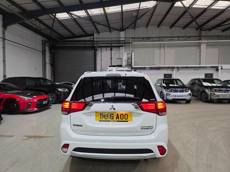 Used Mitsubishi Outlander P-HEV 2016 White Estate