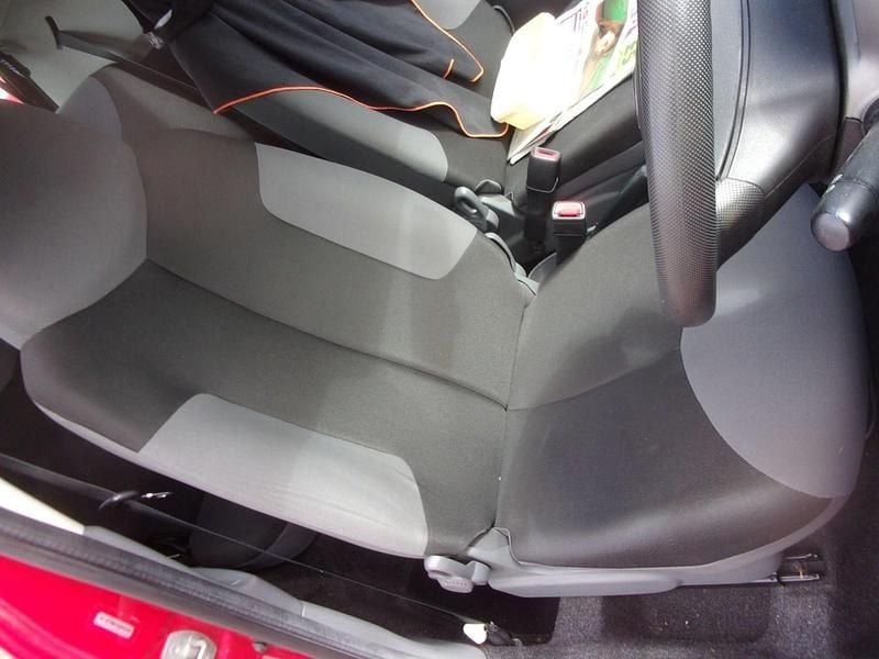 Used Citroën C1 68 HP (50 kW) 2011 Red Hatchback