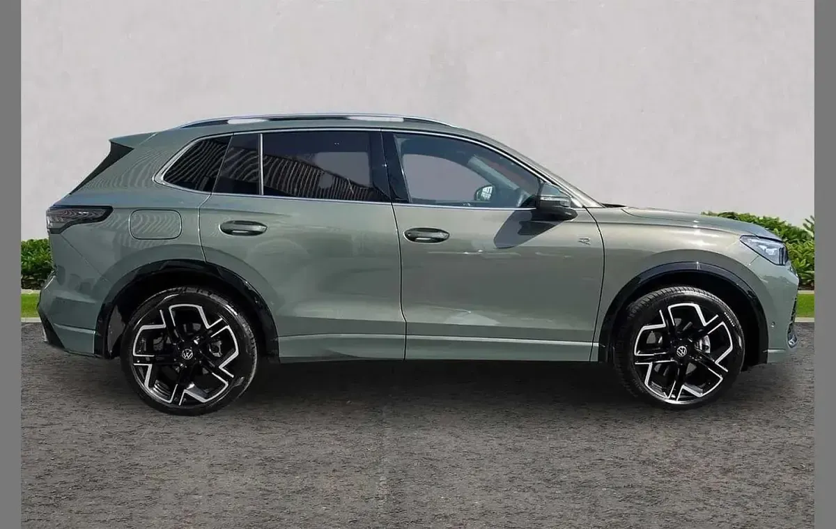 Used VW Tiguan R-line 204 HP (150 kW) 2025 Green SUV