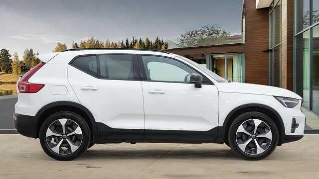 Used Volvo XC40 Plus 161 HP (118 kW) 2024 White SUV