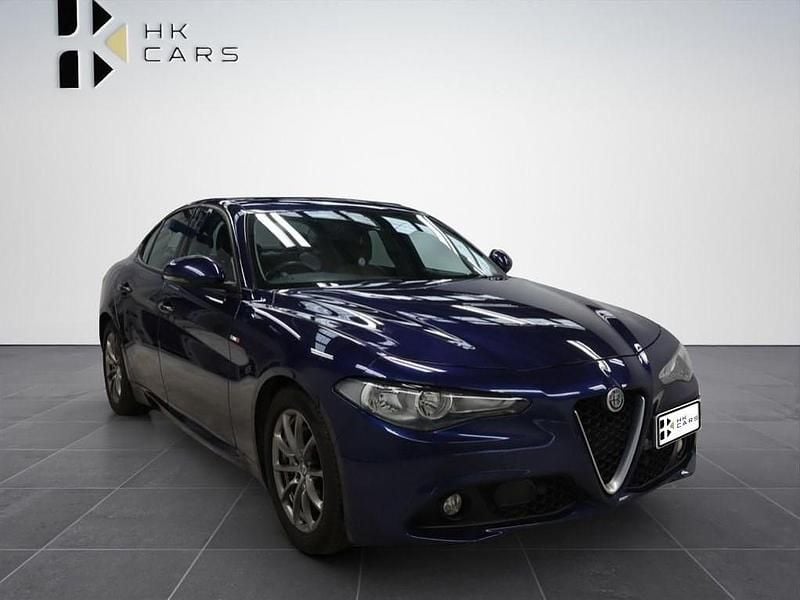 Used Alfa Romeo Giulia Saloon Super 200 HP (147 kW) 2017 Blue Sedan
