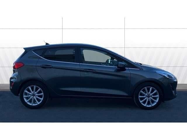 Usado Ford Fiesta Titanium 95 HP (69 kW) 2020 Cinzento Citadino