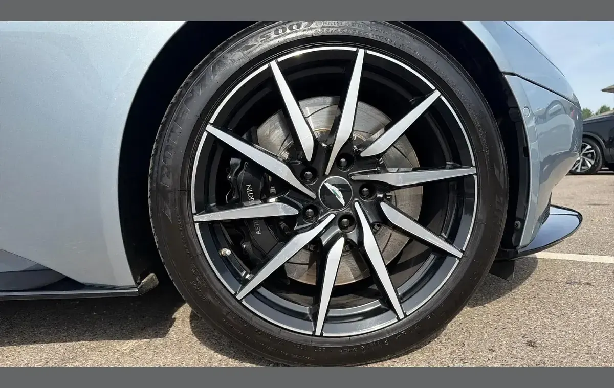 Used Aston Martin DB11 503 HP (369 kW) 2018 Silver Coupe